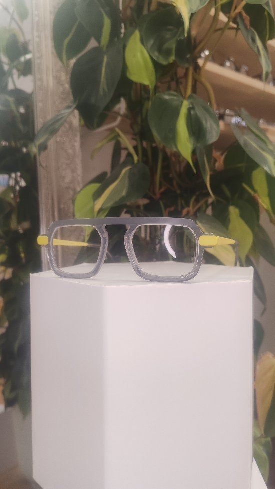 Nouveautés Hommes chez Laurette & Lunettes 👔 à Bordeaux-Caudéran ! ✨
Chez Laurette & Lunettes, je vous propose une sélection pointue et 100% de montures actuelles pour hommes, alliant style, qualité et originalité.
🔹 @morel_eyewear_official pour les élégants
🔹 jisco @soigroupe pour les audacieux
🔹@naonedeyewear pour les amoureux du design
🔹 @carven @seaportodlm pour une touche de chic
🔹 @minima_eyewear, minimalisme et légèreté
🔹 @binocle_eyewear, cool et accessible
🔹 @julbo_eyewear, esprit sport et aventure
🎯 Une offre locale, sélective et pensée pour tous les styles !
📍Venez découvrir l’univers Laurette & Lunettes en boutique : conseils, nouveautés et convivialité ☕ sont au rendez-vous 💬👁️
#LauretteEtLunettes #BordeauxCauderan #OpticienneIndépendante #opticienCauderan #LunettesHommes #NouveautésLunettes #OpticienBordeaux #OptiqueBordeaux #LunettesDeCréateurs #Morel #Naoned #Carven #Jisco #Minima #Binocle
#OpticienBordeaux #StyleAuRegard #ChangezDeRegard
