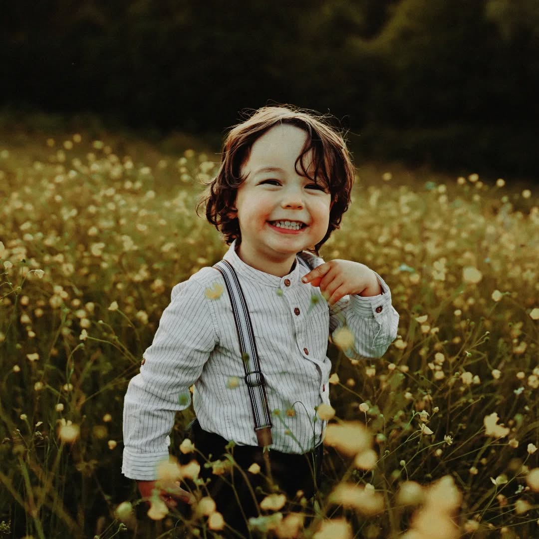 M + G & A
Regardez moi ces 3 beautés ❤
Encore un joli moment rempli d'amour et de rires
Quand les enfants pleurent pour ne pas partir, c'est qu'ils ont passé un bon moment je crois 🙈
Je suis carrément sous l'eau en ce moment et je ne prends pas du tout le temps de publier...
J'ai beaucoup de jolis moments à vous montrer
Je profiterai du congé Mat pour vous partager tout ça 😉
#familytime #familyportrait #famille #familylove #portraitdefamille #love #amour #bonheur #photographeportrait #photographefamille #merefille #photographedordogne #photographemonpazier #photographeperigueux #photographebiron #dordogne #photographelotetgaronne #lotetgaronne #lifstyle @fannyl_photographe