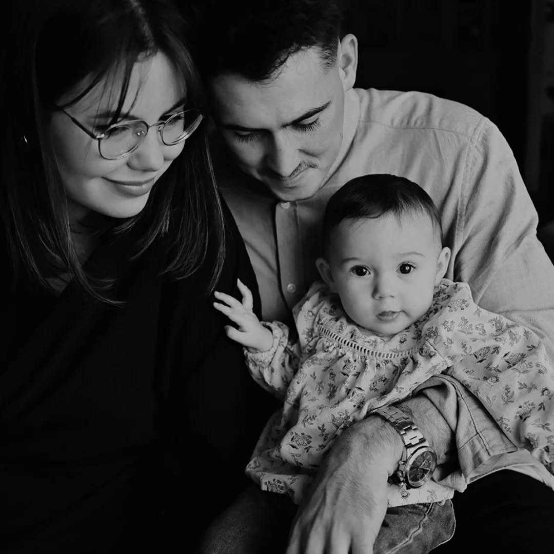 J'ai retrouvé M & F, cette fois ci accompagnés de leur puce d'amour ❤
Voir votre famille s'agrandir et immortaliser tout cet amour qui deborde....quelle chance
Merci merci merci ❤📸
#familytime #familyportrait #famille #familylove #portraitdefamille #love #amour #bonheur #photographeportrait #photographefamille #merefille #photographedordogne #photographemonpazier #photographeperigueux #photographebiron #dordogne #photographelotetgaronne #lotetgaronne #lifstyle @fannyl_photographe