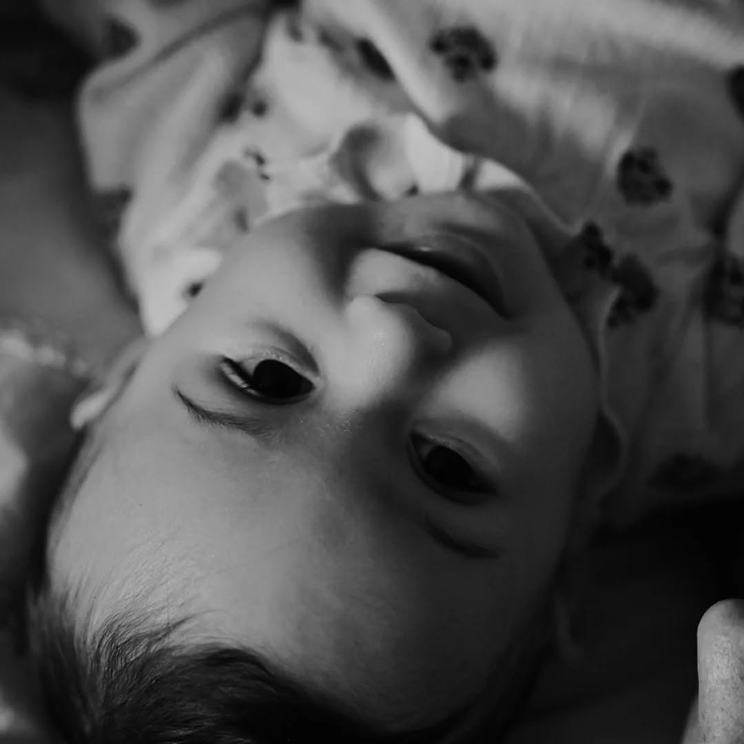 J'ai retrouvé M & F, cette fois ci accompagnés de leur puce d'amour ❤
Voir votre famille s'agrandir et immortaliser tout cet amour qui deborde....quelle chance
Merci merci merci ❤📸
#familytime #familyportrait #famille #familylove #portraitdefamille #love #amour #bonheur #photographeportrait #photographefamille #merefille #photographedordogne #photographemonpazier #photographeperigueux #photographebiron #dordogne #photographelotetgaronne #lotetgaronne #lifstyle @fannyl_photographe