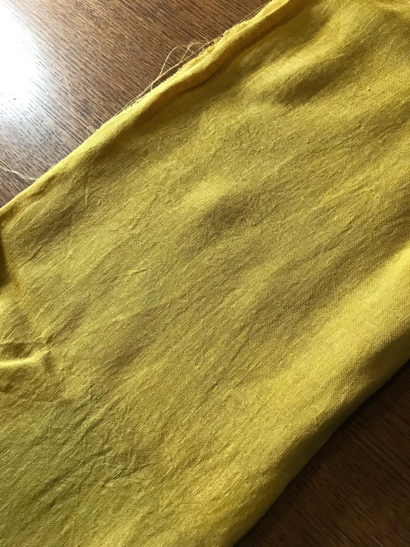 IDÉE CADEAU - quelques pièces de voile de lin sont également à découvrir sur mon site. Teinture naturelle réalisée avec des plantes sauvages de Normandie.
#naturaldye #orne #normandie #wildcolor #artisanatfrancais #natural
—-
Artisane d’art et formatrice en arts textiles
Gardienne de savoir-faire en Normandie
Dentelle, broderie et teinture naturelle