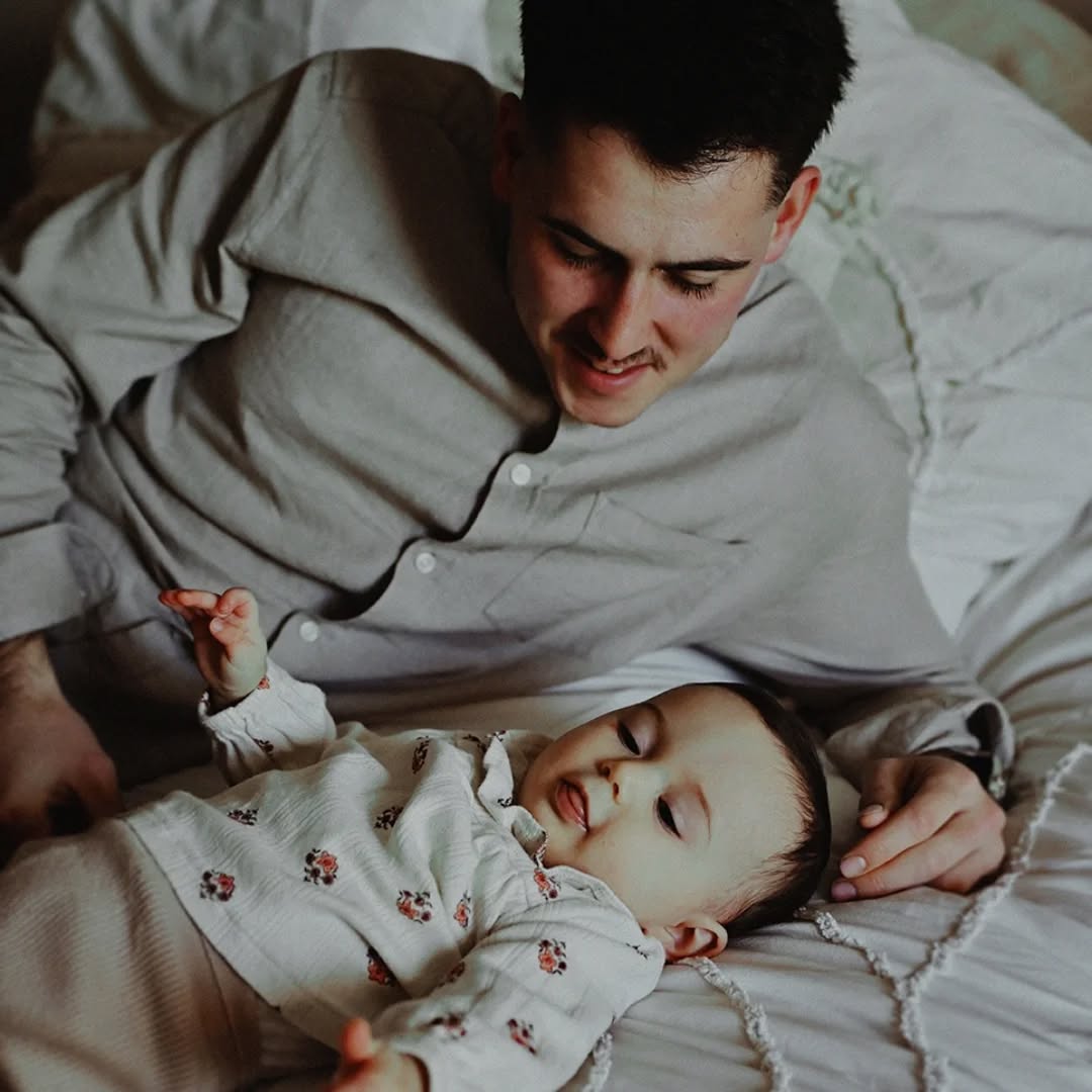 J'ai retrouvé M & F, cette fois ci accompagnés de leur puce d'amour ❤
Voir votre famille s'agrandir et immortaliser tout cet amour qui deborde....quelle chance
Merci merci merci ❤📸
#familytime #familyportrait #famille #familylove #portraitdefamille #love #amour #bonheur #photographeportrait #photographefamille #merefille #photographedordogne #photographemonpazier #photographeperigueux #photographebiron #dordogne #photographelotetgaronne #lotetgaronne #lifstyle @fannyl_photographe