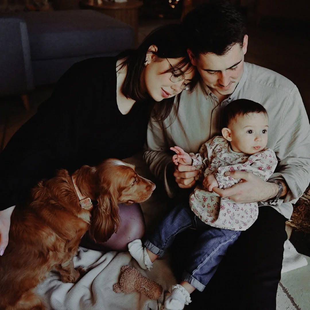 J'ai retrouvé M & F, cette fois ci accompagnés de leur puce d'amour ❤
Voir votre famille s'agrandir et immortaliser tout cet amour qui deborde....quelle chance
Merci merci merci ❤📸
#familytime #familyportrait #famille #familylove #portraitdefamille #love #amour #bonheur #photographeportrait #photographefamille #merefille #photographedordogne #photographemonpazier #photographeperigueux #photographebiron #dordogne #photographelotetgaronne #lotetgaronne #lifstyle @fannyl_photographe
