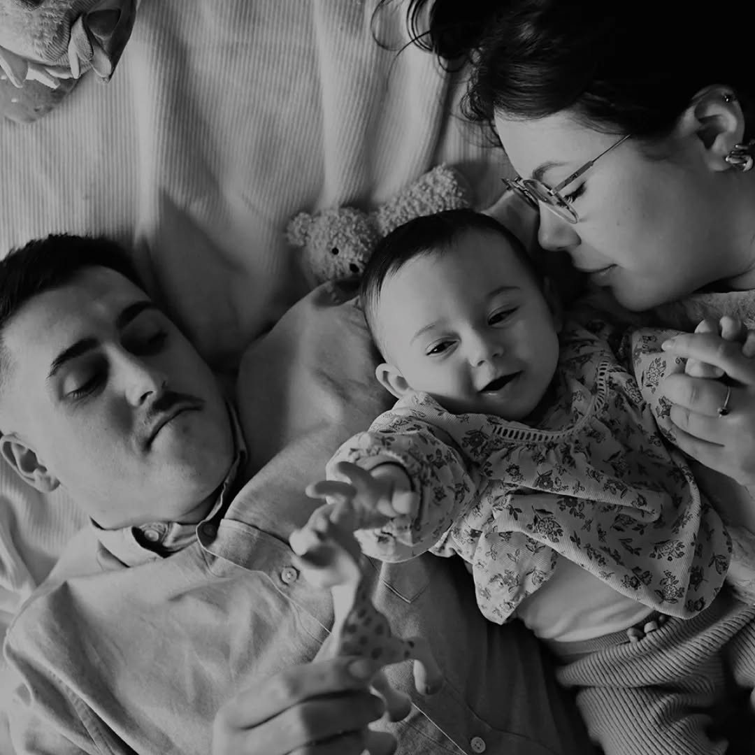 J'ai retrouvé M & F, cette fois ci accompagnés de leur puce d'amour ❤
Voir votre famille s'agrandir et immortaliser tout cet amour qui deborde....quelle chance
Merci merci merci ❤📸
#familytime #familyportrait #famille #familylove #portraitdefamille love amour bonheur photographeportrait photographefamille merefille photographedordogne photographemonpazier photographeperigueux photographebiron dordogne photographelotetgaronne lotetgaronne lifstyle @fannyl_photographe