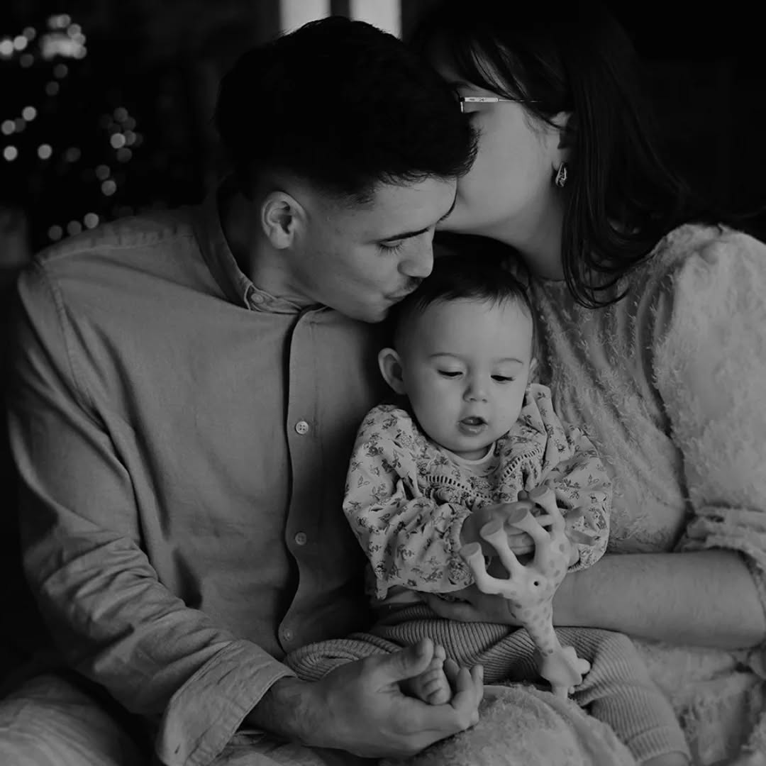 J'ai retrouvé M & F, cette fois ci accompagnés de leur puce d'amour ❤
Voir votre famille s'agrandir et immortaliser tout cet amour qui deborde....quelle chance
Merci merci merci ❤📸
#familytime #familyportrait #famille #familylove #portraitdefamille love amour bonheur photographeportrait photographefamille merefille photographedordogne photographemonpazier photographeperigueux photographebiron dordogne photographelotetgaronne lotetgaronne lifstyle @fannyl_photographe