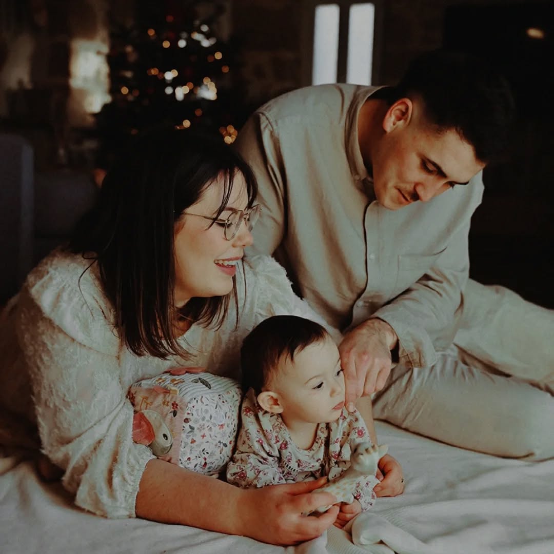 J'ai retrouvé M & F, cette fois ci accompagnés de leur puce d'amour ❤
Voir votre famille s'agrandir et immortaliser tout cet amour qui deborde....quelle chance
Merci merci merci ❤📸
#familytime #familyportrait #famille #familylove #portraitdefamille love amour bonheur photographeportrait photographefamille merefille photographedordogne photographemonpazier photographeperigueux photographebiron dordogne photographelotetgaronne lotetgaronne lifstyle @fannyl_photographe