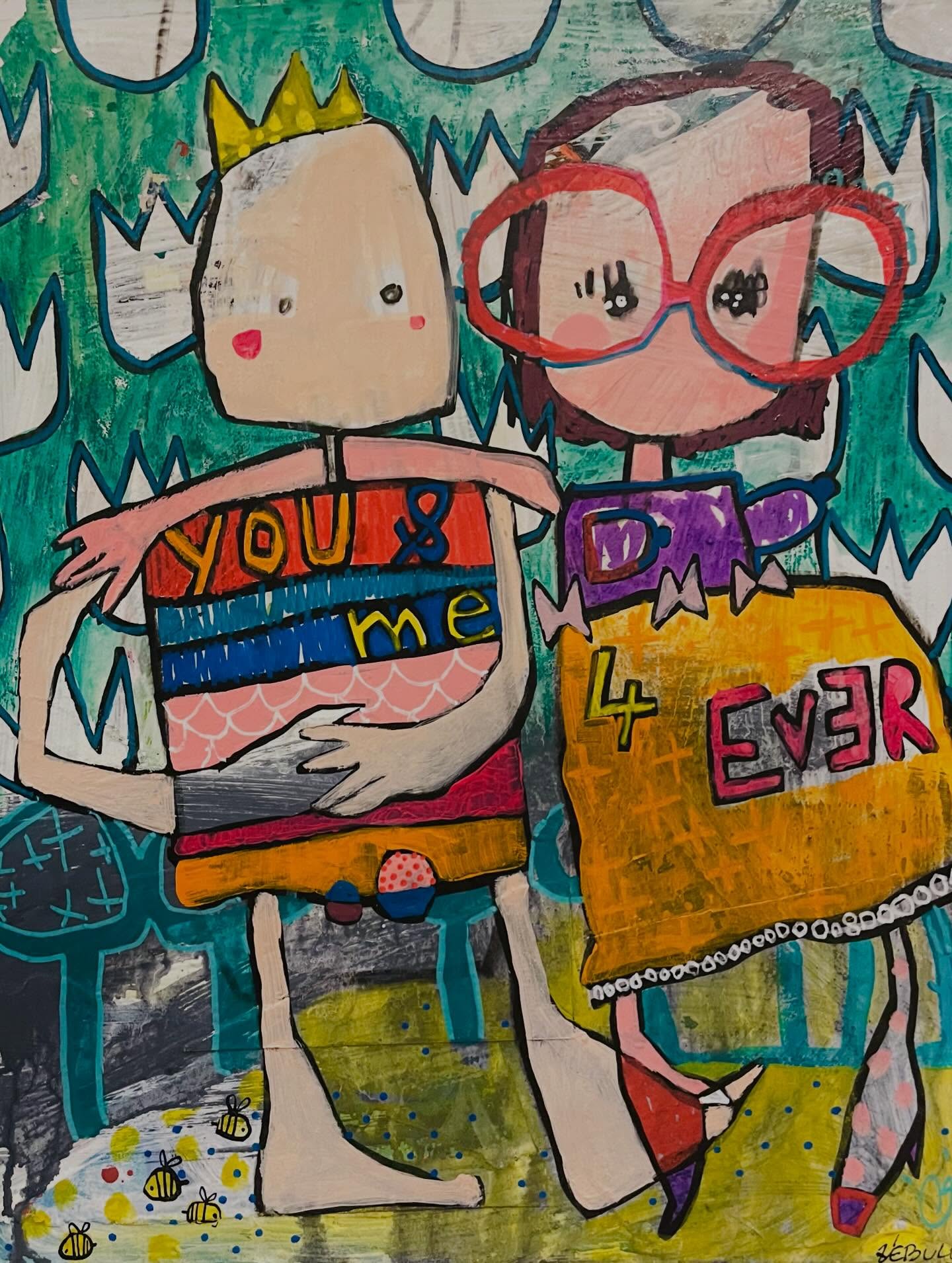 ll y a des œuvres qui nous tiennent longtemps la main.
Ce fut le cas des Zamours de Zébulons. Cette série débutée en 2010 a conquis beaucoup de ❤️ ! Le vôtre peut-être 😍
Ces deux petits personnages à la représentation presque universelle,
parfois en famille,
toujours en amour,
en joie absolue,
le bonheur doux et lumineux,
les joues rosies par l’émotion.
Aujourd’hui, je sens qu’il est vraiment temps de tourner la page.
Mon travail a évolué. Et depuis déjà quelques années de nouvelles séries sont nées. Mais les ptits Zébulons, je les ai gardés tout près de moi, de mon cœur, bien au chaud, longtemps et là hé bien il est temps !
On ressent parfois ce besoin de tout vider pour pouvoir repartir en toute liberté vers cet autre possible qui attend, chemine, mature.
D’autres couleurs, d’autres formes, d’autres projets, d’autres inspirations et d’autres présences demandent de la place.
Et pour accueillir tout ce que 2026 porte d’envies profondes et exaltantes, j’ai besoin de libérer de l’espace
dans mon esprit, dans mon cœur, dans l’atelier.
Je suis prête aujourd’hui et je choisis donc de laisser la série partir au plus vite donc à un prix très intéressant, la quasi moitié de leur valeur.
Un prix qui je l’espère pourra permettre de jolis cadeaux en prévision de la Saint-Valentin. C’est tellement mon souhait de voir chacune de ces toiles remplir de joie et de couleurs vos intérieurs pour honorer la vie !!!
Voilà les 15 dernières toiles Zébulons de l’atelier, présentées dans ce carrousel et qui sont donc proposées à ces prix attractifs, jusqu’à la LOVE date 😉❤️ le 14 février !
Rendez-vous en stories jusque là où dans le shop de mon site www.chrystelesaintamaux.com rubrique Zébulon !
Une façon douce de dire au revoir
et de laisser naître autre chose
et qui sait, de peut-être faire très plaisir au cœur de quelqu’un qui a une folle envie de célébrer l’AMOUR 😍
📩 Infos et réservations en message privé et dans les stories à venir 😅 Livraison et retrait possible à l’atelier.
Ps : mon cadrage ne rend pas hommage au format qui est le plus souvent carré !!!
#love #zébulons #zebulonlovestory #zebulon #saintvalentin