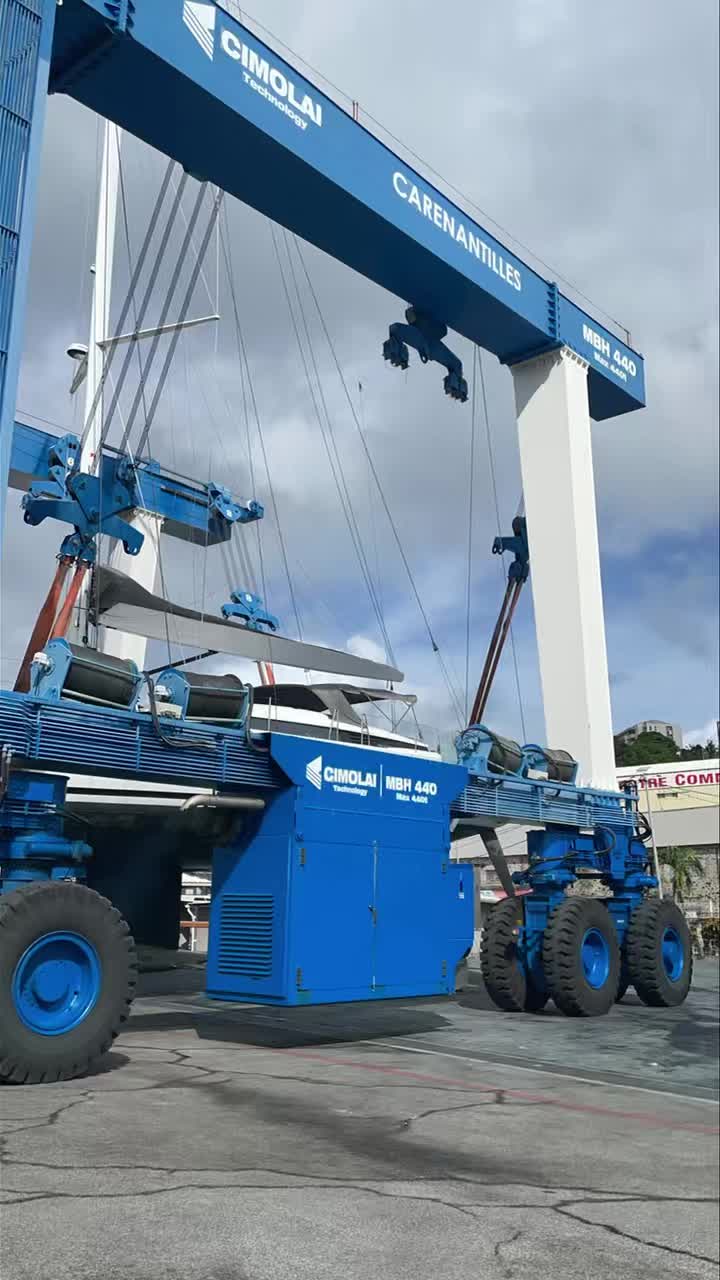 Large crane for this pretty sailboat
23m
#sailboat #yachts #caribbean #shipyard