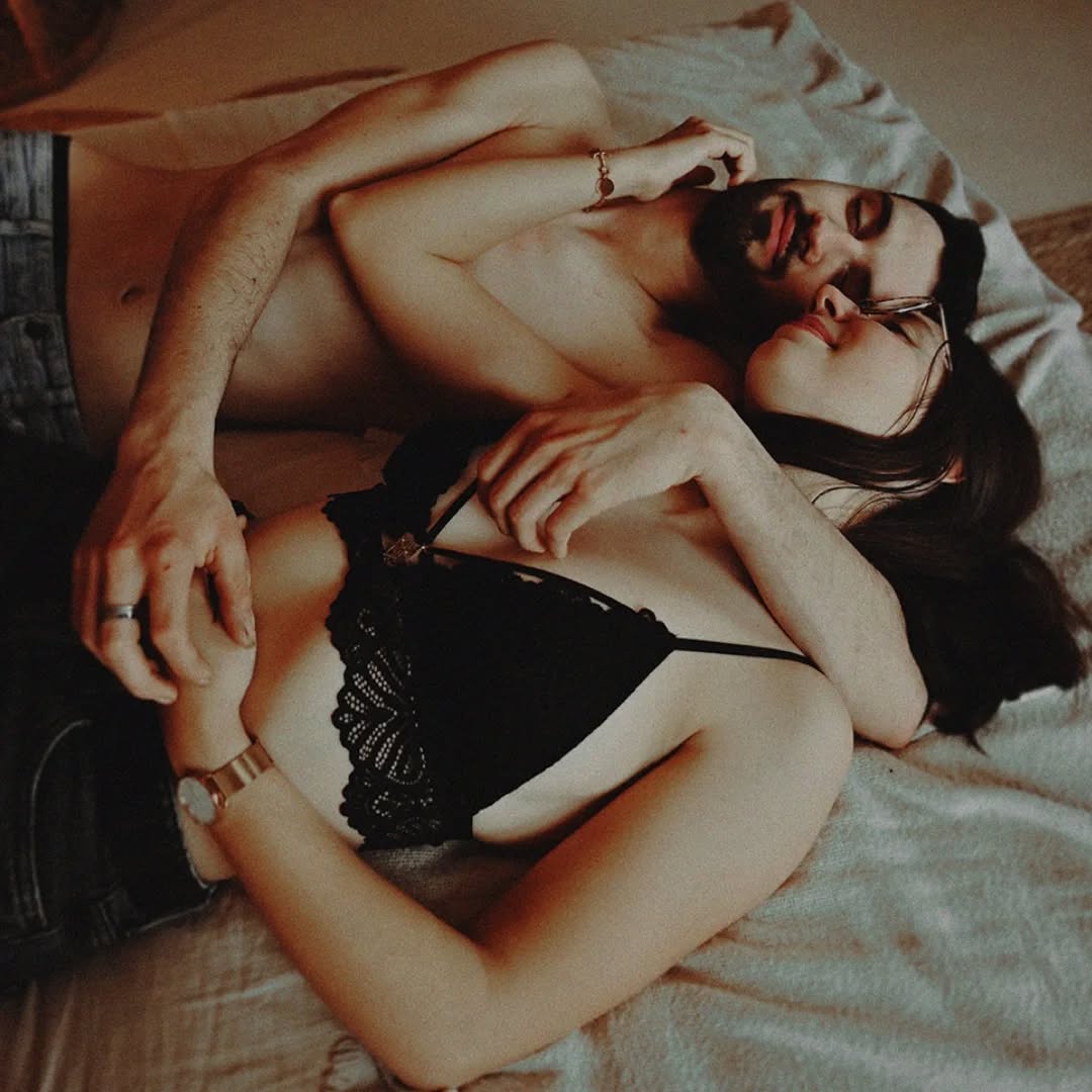 E & G ❤
Une séance comme je l'ai aime...
#couple #couplelove #love #amoureux
#amoureuses amour tendresse seancecouple complicité photographecouple photographemariage lovesession photographedordogne photographelotetgaronne homestudio @fannyl_photographe