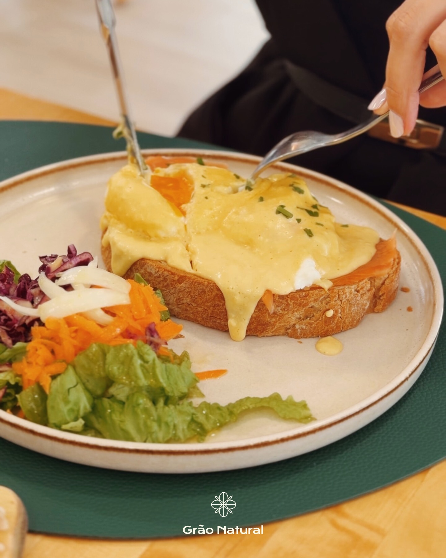 💞 𝗘́ 𝗷𝗮́ 𝗲𝘀𝘁𝗲 𝘀𝗮́𝗯𝗮𝗱𝗼 💞 No dia 7, celebra o Dia da Mulher connosco com um brunch cheio de sabor, boa companhia e 10% de desconto.
Junta a tua mãe, irmã, melhor amiga ou aquela colega que nunca diz que não a um bom brunch e vem brindar connosco.✨
☎️ Reserva já: +351 935 811 584
#graonatural #alimentaoteudia #arcosdevaldevez #diadamulher #brunch