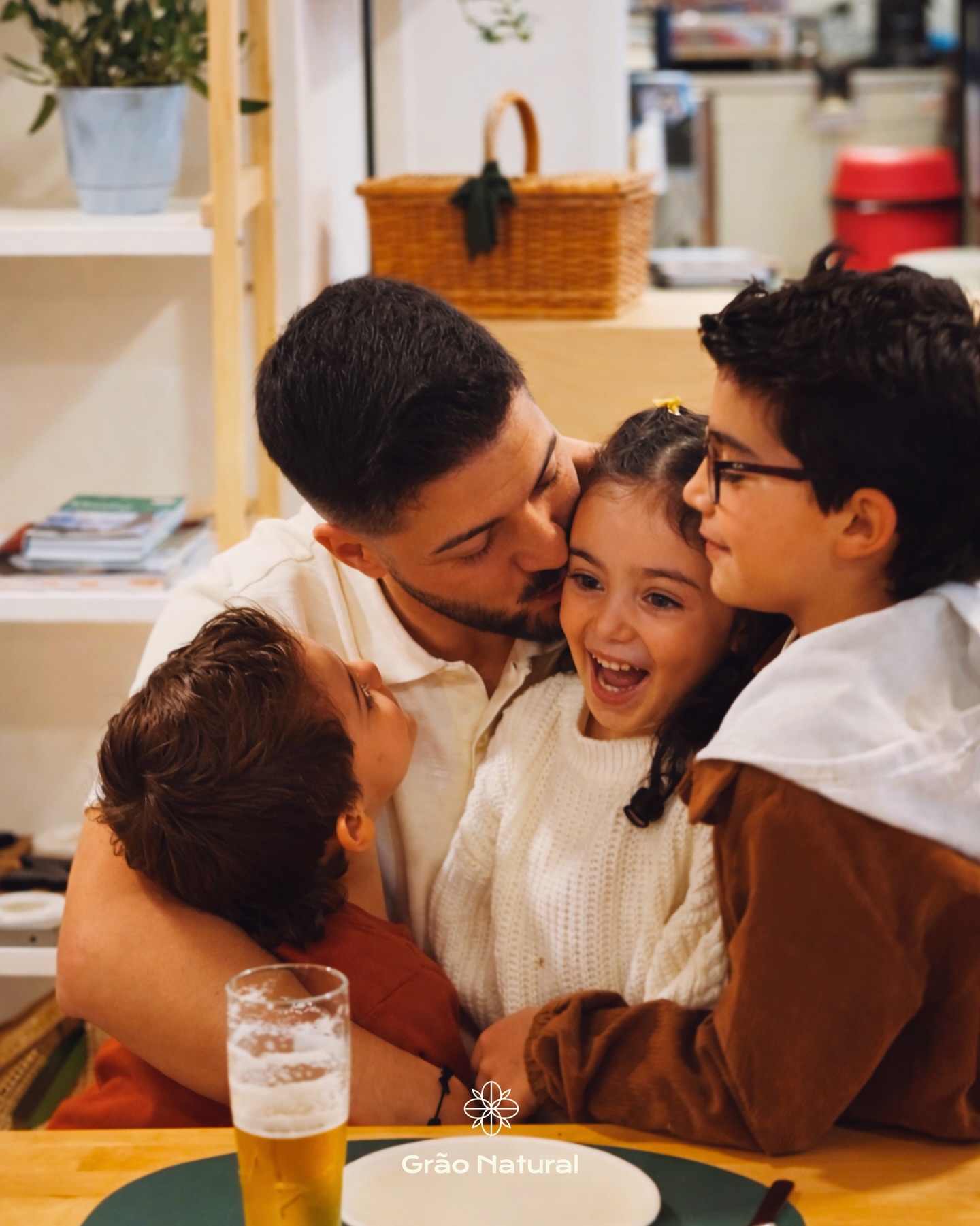 Os melhores presentes não se embrulham: vivem-se.🥹💚
Este Dia do Pai, oferece tempo, boa companhia
e uma mesa cheia de coisas boas (sim, incluindo a nossa nova francesinha em pão de croissant 🤍)
Venham construir memórias felizes connosco. Esperamos por vocês! 😍
☎️ Reserva já: +351 935 811 584
#graonatural #alimentaoteudia #arcosdevaldevez #diadopai #brunch